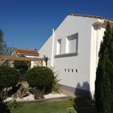 House Belle Maison Avec Piscine Holiday home Semussac